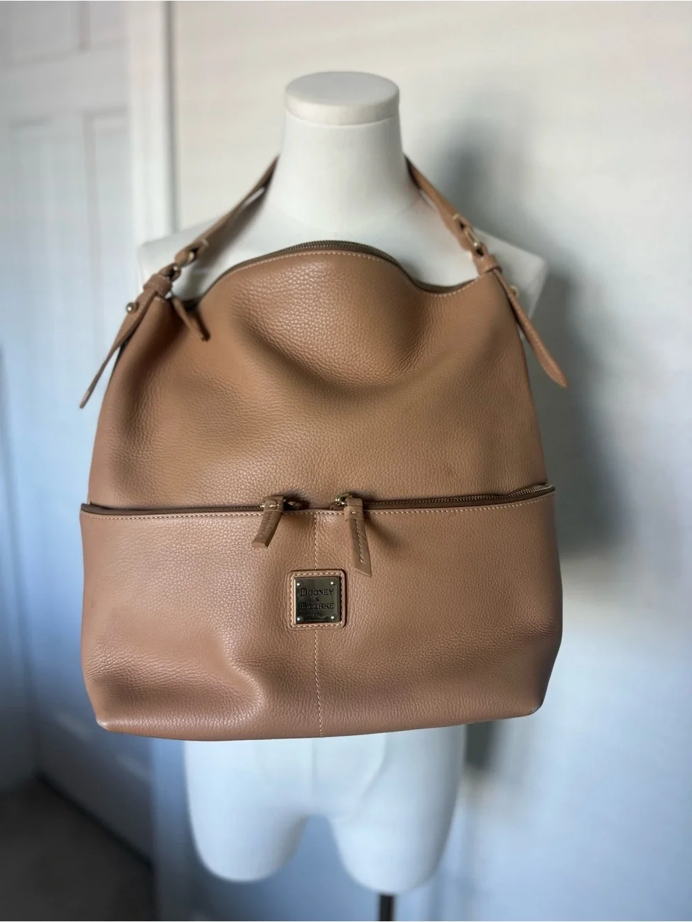 Dooney & Bourke Large Pebbled Leather Hobo Bag Tan Taupe Shoulder Purse Zip